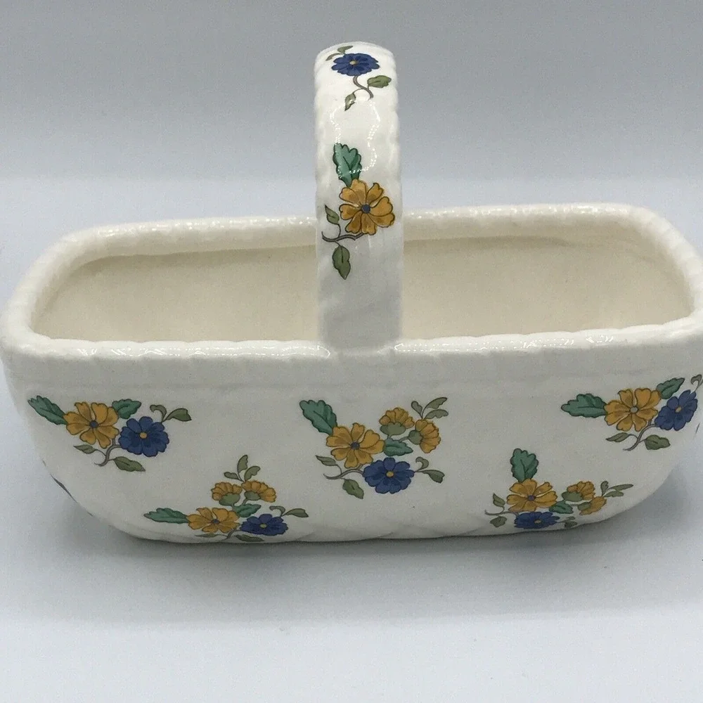 Floral Basket Made in‎ Japan Exclusively for Elizabeth Arden 7x4